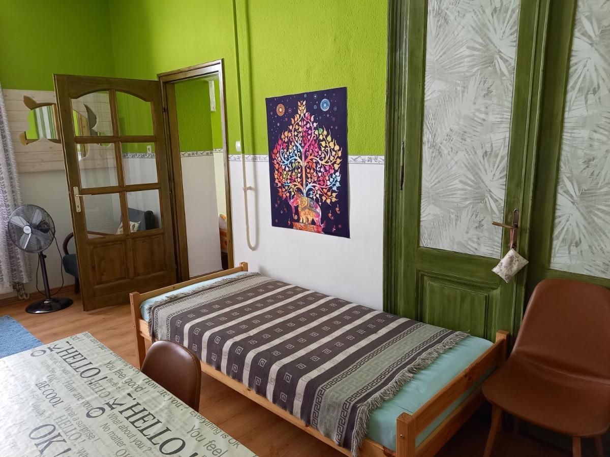 Gábor Vendégház Eger Esterno foto